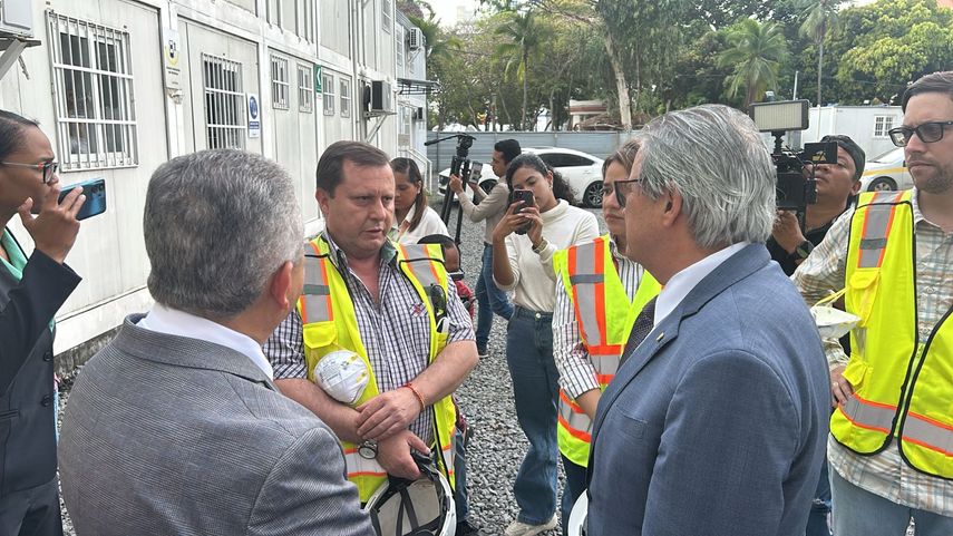 El ministro de Salud (Minsa), Fernando Boyd, realizó este viernes una inspección en la construcción del nuevo Hospital del Niño, junto a representantes de la empresa ACCIONA, para supervisar el estado de la obra tras los enfrentamientos registrados hace dos días.