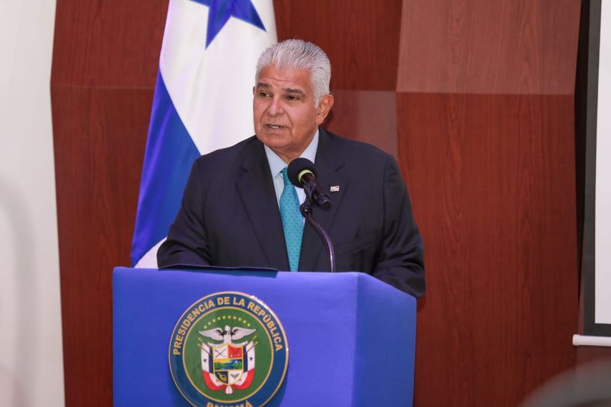 El presidente de Panamá, José Raúl Mulino, no descartó este jueves estudiar una posible regularización de nicaragüenses ante las dificultades de esos migrantes o refugiados para expedir documentos desde su embajada.