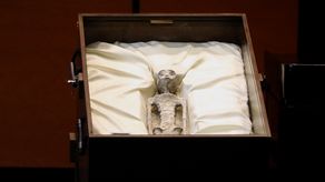 ¡Insólito! México exhibe cuerpos de supuestos extraterrestres en el Congreso