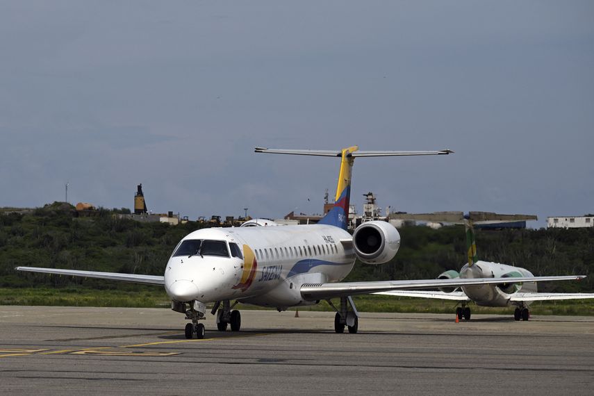 Venezuela suspende vuelos con Colombia tras denunciar llegada de mercenarios