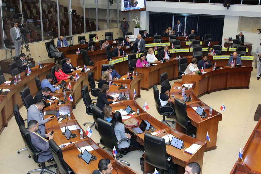 Los diputados de la Asamblea Nacional son objeto de críticas al inicio de un nuevo periodo legislativo. Los diputados de la Asamblea Nacional son objeto de críticas al inicio de un nuevo periodo legislativo.