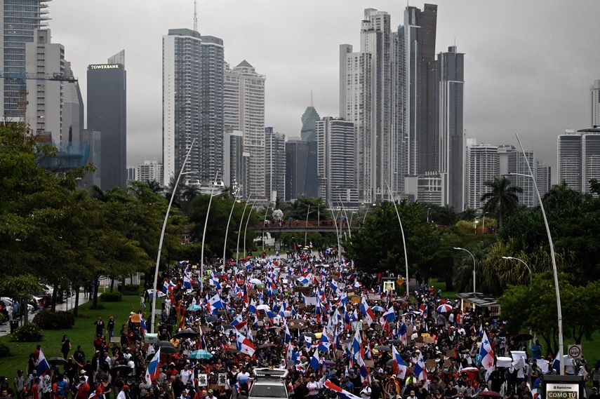 Los choques se dieron en Plaza de la Catedral, en el casco antiguo de Ciudad de Panamá, cuando miles de manifestantes intentaron llegar a la sede de gobierno. Los choques se dieron en Plaza de la Catedral, en el casco antiguo de Ciudad de Panamá, cuando miles de manifestantes intentaron llegar a la sede de gobierno.