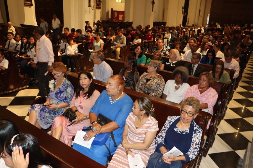 Panamá celebra el Día del Maestro con una misa y reconocimiento a educadores destacados