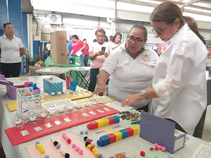 Senacyt capacita maestros en matemática y ciencias