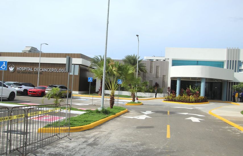 El ministro de Salud (MINSA); Fernando Boyd Galindo, recorrió diferentes áreas que conforman esta instalación de alta complejidad y atención especializada de la Ciudad de la Salud, con el propósito de verificar de cerca la funcionalidad y equipamiento de esta instalación hospitalaria. El ministro de Salud (MINSA); Fernando Boyd Galindo, recorrió diferentes áreas que conforman esta instalación de alta complejidad y atención especializada de la Ciudad de la Salud, con el propósito de verificar de cerca la funcionalidad y equipamiento de esta instalación hospitalaria.