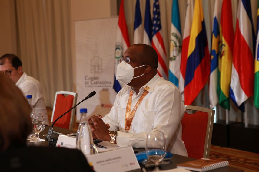 Procurador Caraballo participa en Cumbre de Cartagena
