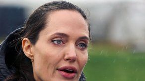 Angelina Jolie detalla supuestas agresiones de Brad Pitt en documentos judiciales