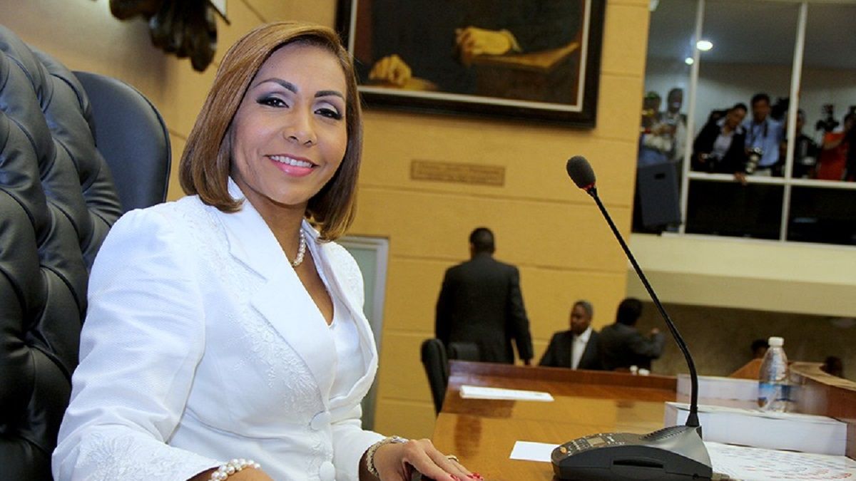 Presentan denuncia contra Yanibel Ábrego por supuesto fraude y peculado