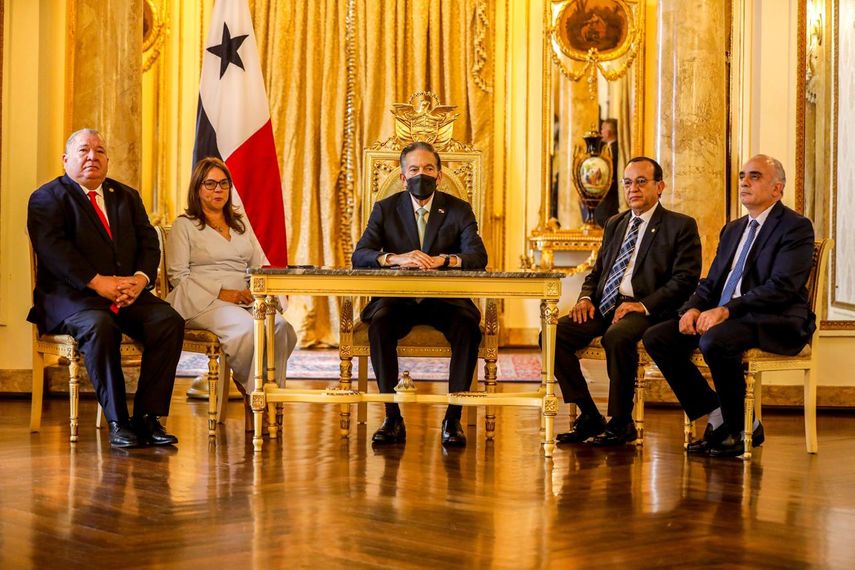 El presidente de la República, Laurentino Cortizo, sancionó este martes el proyecto de ley que crea el Consejo Nacional de Rectores de Universidades Públicas, con la finalidad de fortalecer la educación universitaria oficial y potenciar el desarrollo de la investigación académica. El presidente de la República, Laurentino Cortizo, sancionó este martes el proyecto de ley que crea el Consejo Nacional de Rectores de Universidades Públicas, con la finalidad de fortalecer la educación universitaria oficial y potenciar el desarrollo de la investigación académica.