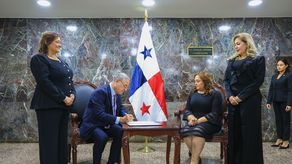 Anel Flores asume como nuevo Contralor General de la República