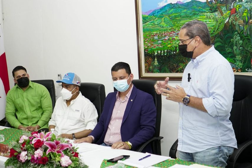 El MIVIOT firmó un convenio con las juntas comunales de Boquete y Dolega