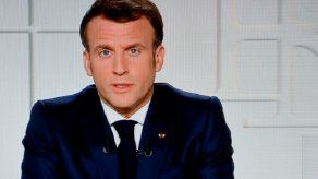 Macron admite errores y extiende medidas anticovid a toda Francia