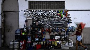 La tasa de informalidad en Panamá se ubicó en el 47,1 % según la más reciente encuesta oficial del mercado laboral, de septiembre de 2025, lo que supone una leve reducción frente al 47,7 % que registró el indicador hasta octubre de 2024, la medición anterior, de acuerdo con estadísticas oficiales revisadas difundidas este jueves.