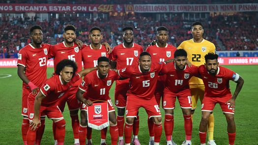 El entrenador de la Selección Mayor de Panamá, Thomas Christiansen, dio a conocer este jueves la lista de 25 jugadores convocados para disputar la recta final de las Eliminatorias de CONCACAF rumbo a la Copa Mundial de la FIFA 2026, en lo que será una decisiva doble jornada del mes de noviembre. El entrenador de la Selección Mayor de Panamá, Thomas Christiansen, dio a conocer este jueves la lista de 25 jugadores convocados para disputar la recta final de las Eliminatorias de CONCACAF rumbo a la Copa Mundial de la FIFA 2026, en lo que será una decisiva doble jornada del mes de noviembre.