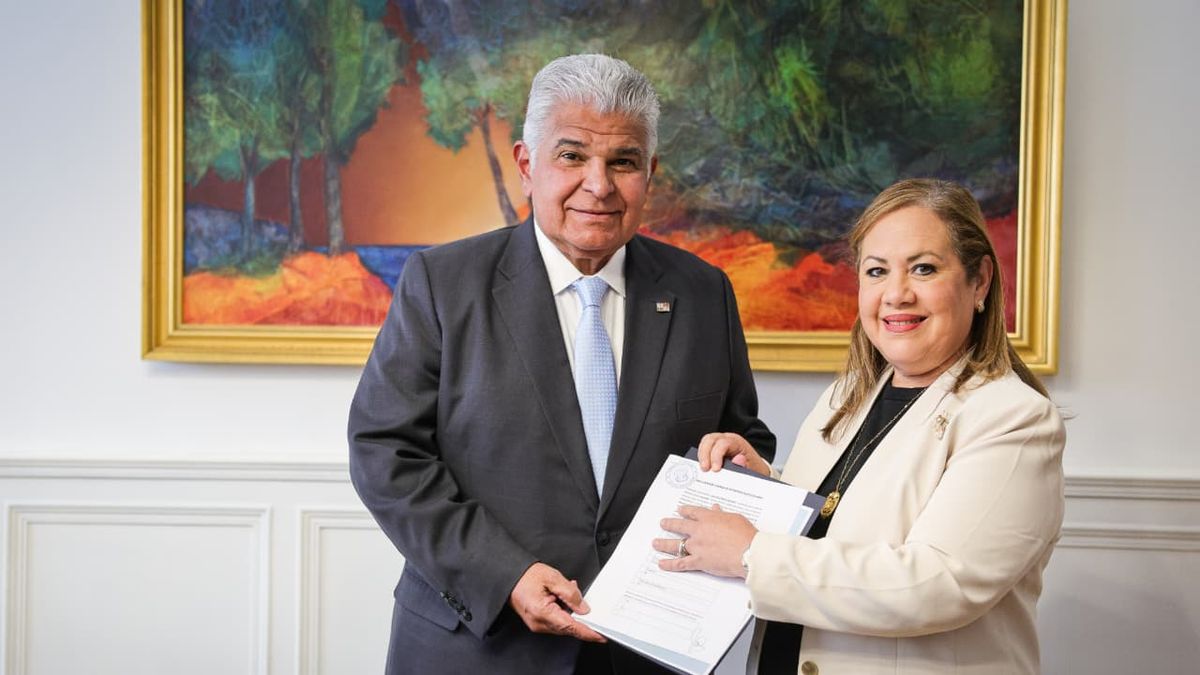 El presidente de la República, José Raúl Mulino, presentó este lunes su Declaración Jurada de Intereses Particulares ante la Autoridad Nacional de Transparencia y Acceso a la Información (ANTAI), esto en cumplimiento de las normas de transparencia y ética en la función pública. El presidente de la República, José Raúl Mulino, presentó este lunes su Declaración Jurada de Intereses Particulares ante la Autoridad Nacional de Transparencia y Acceso a la Información (ANTAI), esto en cumplimiento de las normas de transparencia y ética en la función pública.