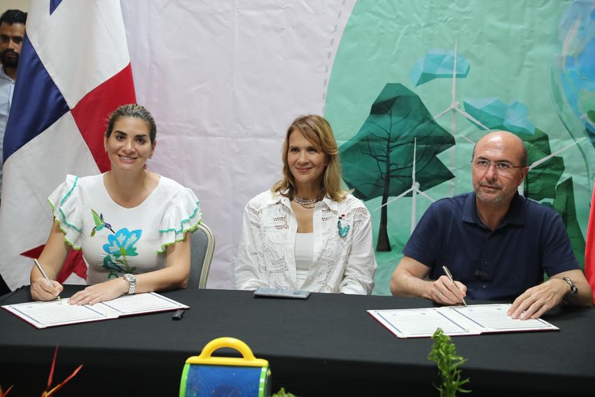 El acuerdo lo firmaron por parte de Panamá el Municipio de Penonomé y por Turquía, el Municipio de Selçuklu. El acuerdo lo firmaron por parte de Panamá el Municipio de Penonomé y por Turquía, el Municipio de Selçuklu.