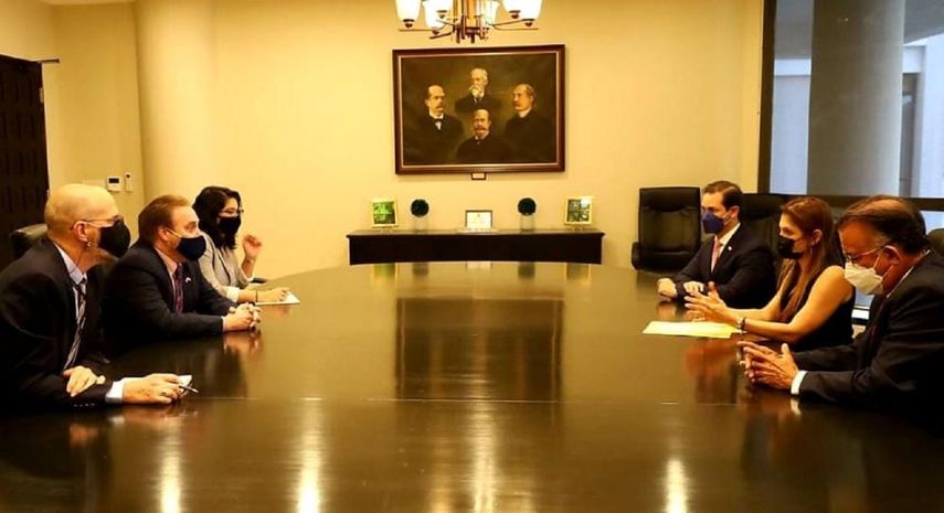 Panamá pide formalmente a Estados Unidos revisión del TPC