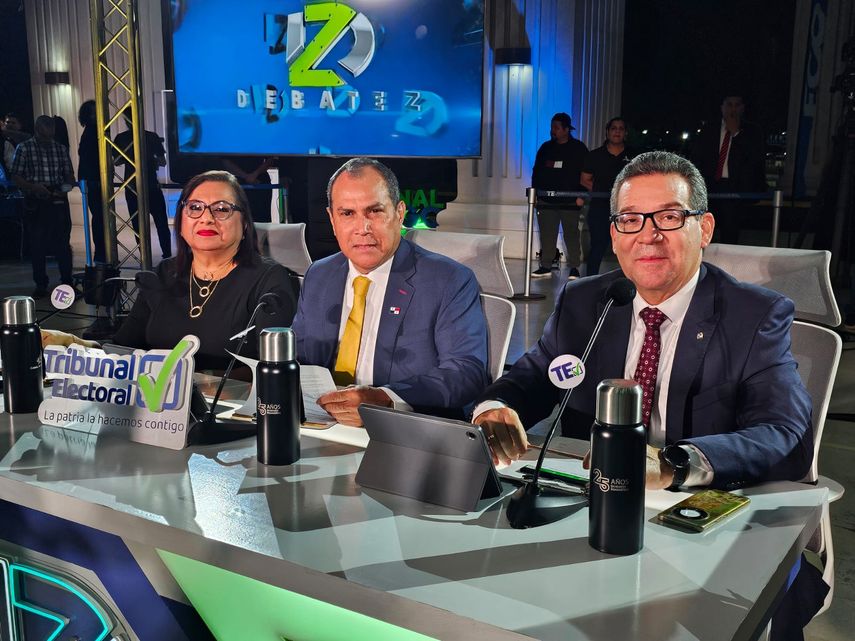 Debate Z:  La Academia Santa María de Colón se alza con el triunfo de la primera temporada