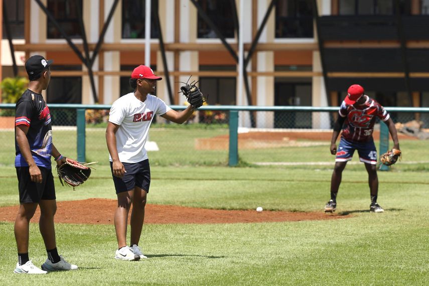 La selección de béisbol de Panamá busca en República Dominicana uno de los cuatro cupos para el Mundial sub-18 en China 2027.