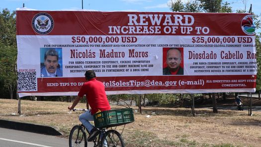 Valla con recompensa por Maduro y Cabello aparece en la frontera de Colombia con Venezuela