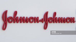 Jonhson & Johnson probará en septiembre en humanos vacuna contra COVID-19