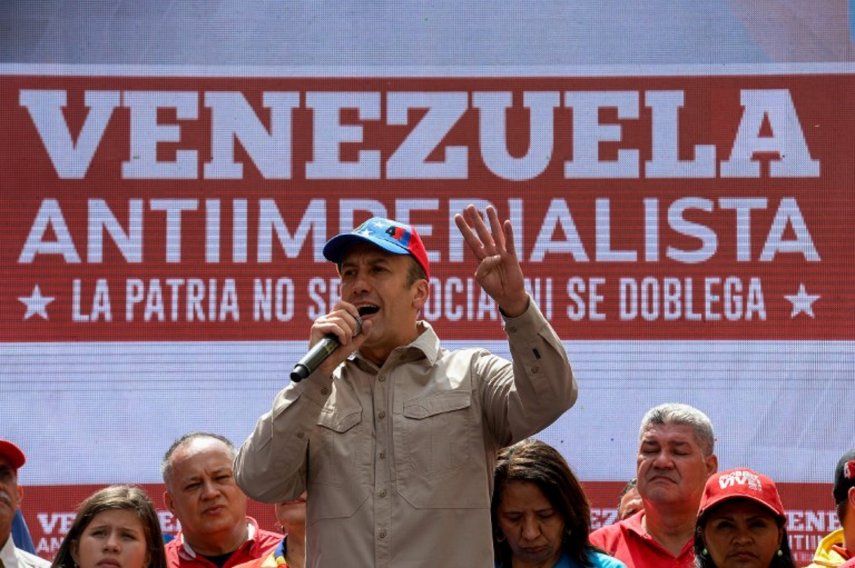 El fiscal general de Venezuela, Tarek William Saab, anunció este martes la detención del poderoso exministro de Petróleo, Tareck El Aissami, vinculado a una trama de corrupción que llevó a un millonario desfalco dentro de la petrolera estatal PDVSA. El fiscal general de Venezuela, Tarek William Saab, anunció este martes la detención del poderoso exministro de Petróleo, Tareck El Aissami, vinculado a una trama de corrupción que llevó a un millonario desfalco dentro de la petrolera estatal PDVSA. 