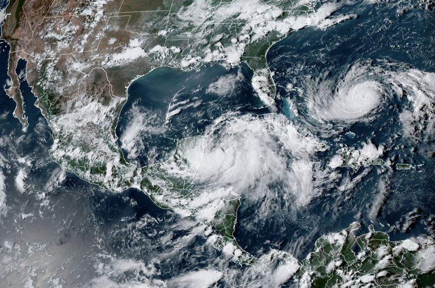 Tormenta tropical Idalia se convierte en huracán al acercarse a Florida. Tormenta tropical Idalia se convierte en huracán al acercarse a Florida.