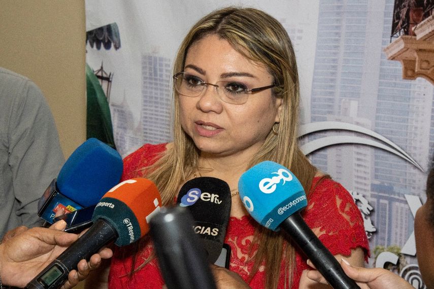 Doris Zapata renuncia a la subsecretaría del CEN del PRD. Doris Zapata renuncia a la subsecretaría del CEN del PRD.