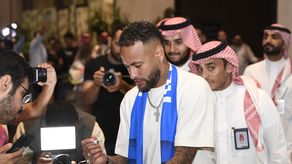 Neymar fue recibido en Arabia Saudita como un héroe para su presentación con el Al-Hilal