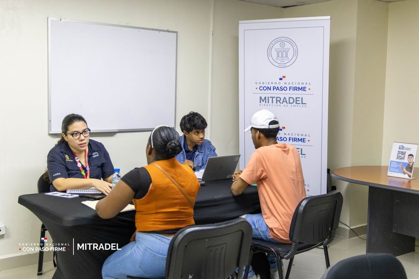 Durante el primer año de gestión de José Raúl Mulino, bajo la tutela de la ministra de Trabajo y Desarrollo Laboral (Mitradel), Jackeline Muñoz de Cedeño, y la articulación con más de 300 empresas privadas, el país ha generado un total de 9,299 oportunidades laborales. Durante el primer año de gestión de José Raúl Mulino, bajo la tutela de la ministra de Trabajo y Desarrollo Laboral (Mitradel), Jackeline Muñoz de Cedeño, y la articulación con más de 300 empresas privadas, el país ha generado un total de 9,299 oportunidades laborales.