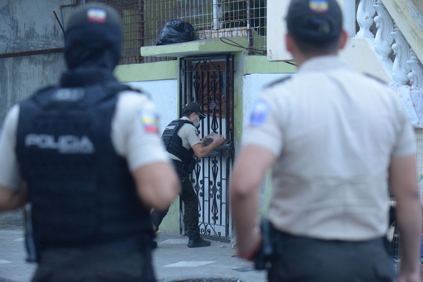 Ecuador: Delincuentes atacan a tiros oficinas de la fiscalía