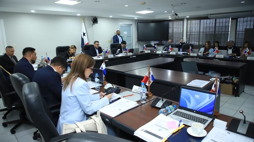 MiBus acudió a sustentar traslados en la Comisión de Presupuesto.