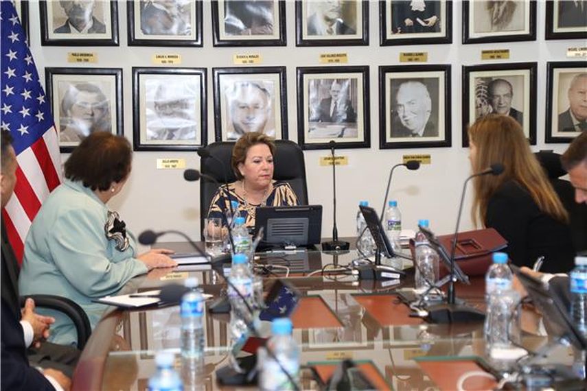 La Magistrada presidenta de la Corte Suprema de Justicia (CSJ), María Eugenia López Arias, recibió este jueves 23 de mayo la visita de cortesía de Anne Milgram, Directora de la Administración de Control de Drogas (DEA) de Estados Unidos. La Magistrada presidenta de la Corte Suprema de Justicia (CSJ), María Eugenia López Arias, recibió este jueves 23 de mayo la visita de cortesía de Anne Milgram, Directora de la Administración de Control de Drogas (DEA) de Estados Unidos.