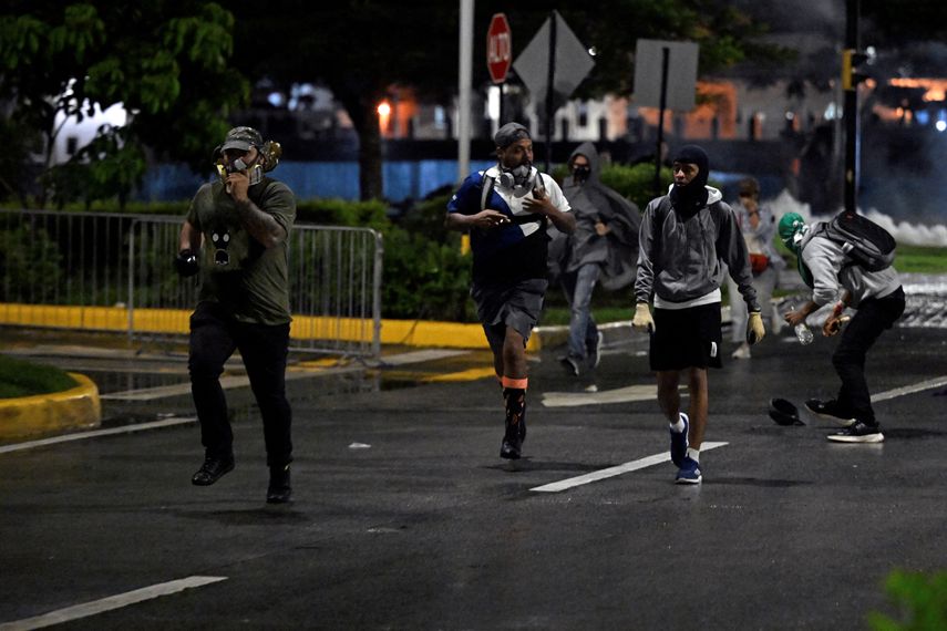 Panamá: Policía reprime protestas con gases lacrimógenos