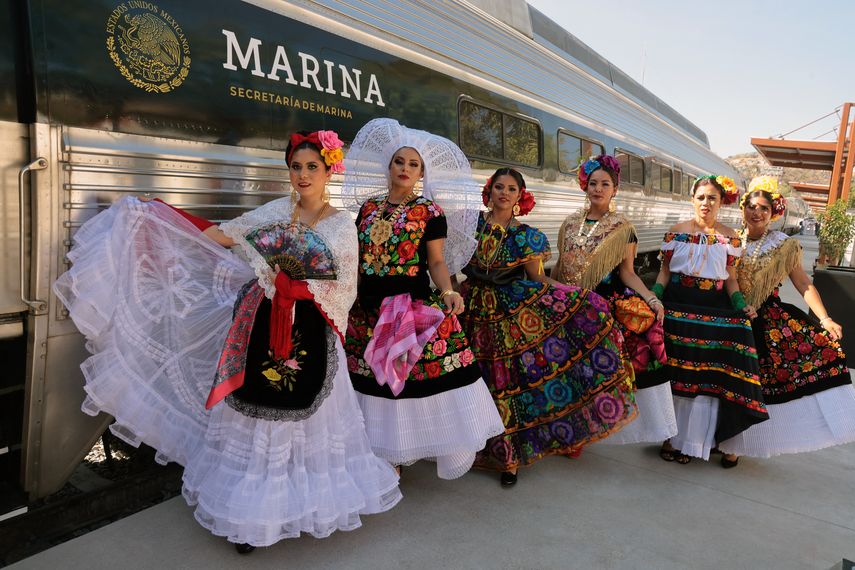 México inaugura tren que competiría con el Canal de Panamá