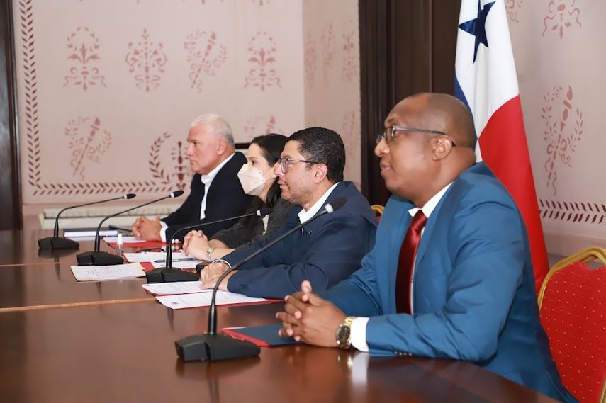 Mingob, el Minseg y la PGN firmaron un convenio para la operación y funcionamiento óptimo y seguro en Panamá del Sistema de Gestión de la Alerta Amber. Mingob, el Minseg y la PGN firmaron un convenio para la operación y funcionamiento óptimo y seguro en Panamá del Sistema de Gestión de la Alerta Amber.