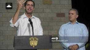 Guaidó se aferra a la presión internacional