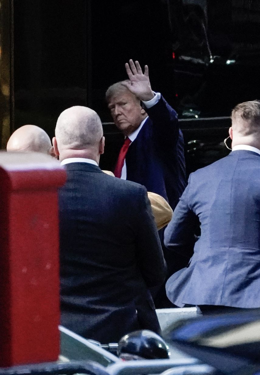 Trump llega a Nueva York para presentarse ante autoridades.