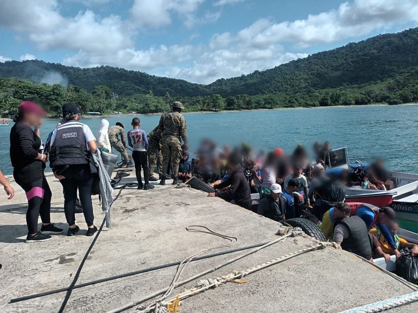 Senafront rescata 150 migrantes en isla Oro, Guna Yala