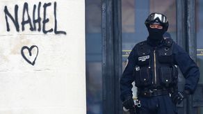 Un millón de euros son recaudados para apoyar a un policía que le disparo a un joven de 17años en Francia