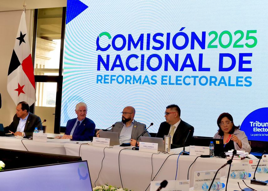 La Comisión Nacional de Reformas Electorales se reúne cada jueves.
