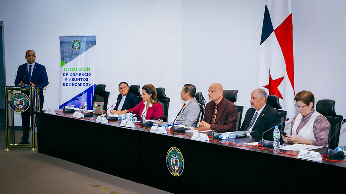El foro se realizó en la Comisión de Comercio de la Asamblea Nacional. El foro se realizó en la Comisión de Comercio de la Asamblea Nacional.