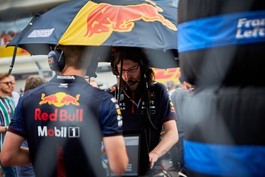 Escudería Red Bull abre investigación contra su director