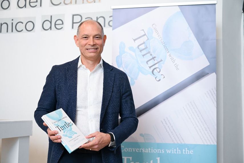 Autor panameño lanza libro bajo el sello de Universidad de Cambridge