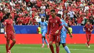 Los Leopardos del Congo le arrancaron un 1-1 a la poderosa y millonaria Portugal de Cristiano Ronaldo, en el debut en el Mundial 2026 de ambas selecciones este miércoles en Houston, un duelo que desnudó las debilidades lusas y dejó a los africanos en estado de gracia. Los Leopardos del Congo le arrancaron un 1-1 a la poderosa y millonaria Portugal de Cristiano Ronaldo, en el debut en el Mundial 2026 de ambas selecciones este miércoles en Houston, un duelo que desnudó las debilidades lusas y dejó a los africanos en estado de gracia.