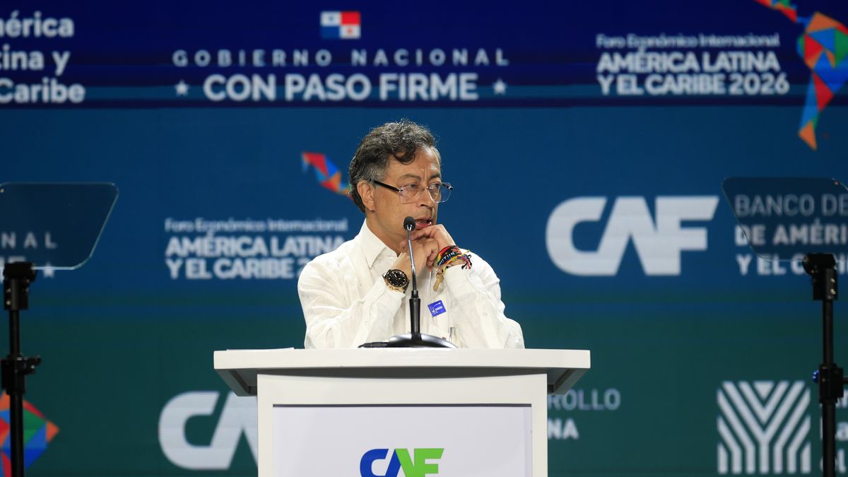 El presidente colombiano, Gustavo Petro, propuso este miércoles un pacto fundamental por la vida y la libertad en las Américas, al intervenir en la segunda edición del Foro Económico Internacional América Latina y el Caribe, que se celebra en Ciudad de Panamá. El presidente colombiano, Gustavo Petro, propuso este miércoles un pacto fundamental por la vida y la libertad en las Américas, al intervenir en la segunda edición del Foro Económico Internacional América Latina y el Caribe, que se celebra en Ciudad de Panamá.