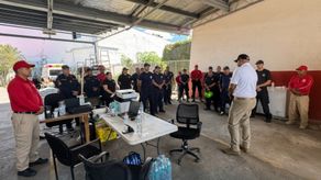 Bomberos de Panamá envían psicólogos a zonas afectadas por el sismo