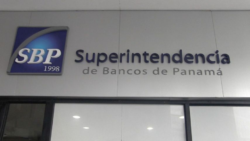 Bancos cumplen con estándares regulatorios