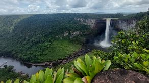 Maduro y Ali se reúnen para desescalar tensiones entre Venezuela y Guyana