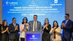 Caja de Ahorros se convierte en el primer banco estatal de la región en concretar una titularización de cartera hipotecaria, una operación financiera histórica que permitirá colocar en el mercado de valores más de B/.1,500 millones respaldados por una porción de la cartera de préstamos hipotecarios de la institución.
